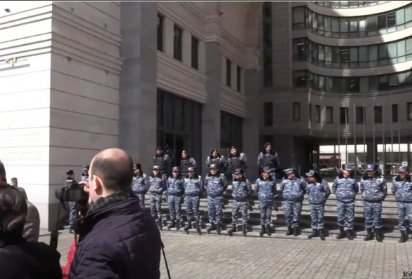 Акция протеста перед зданием МИД в связи с заявлениями Арарата Мирзояна (видео)